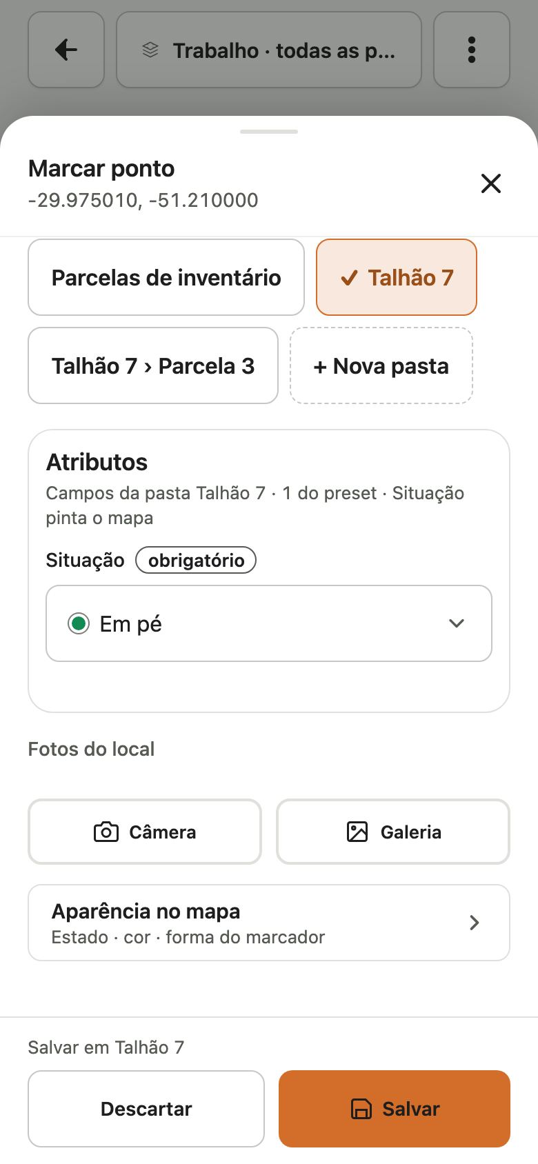 Fim da folha Marcar ponto com Atributos, Fotos do local com os botões Câmera e Galeria, Aparência no mapa e os botões Descartar e Salvar.