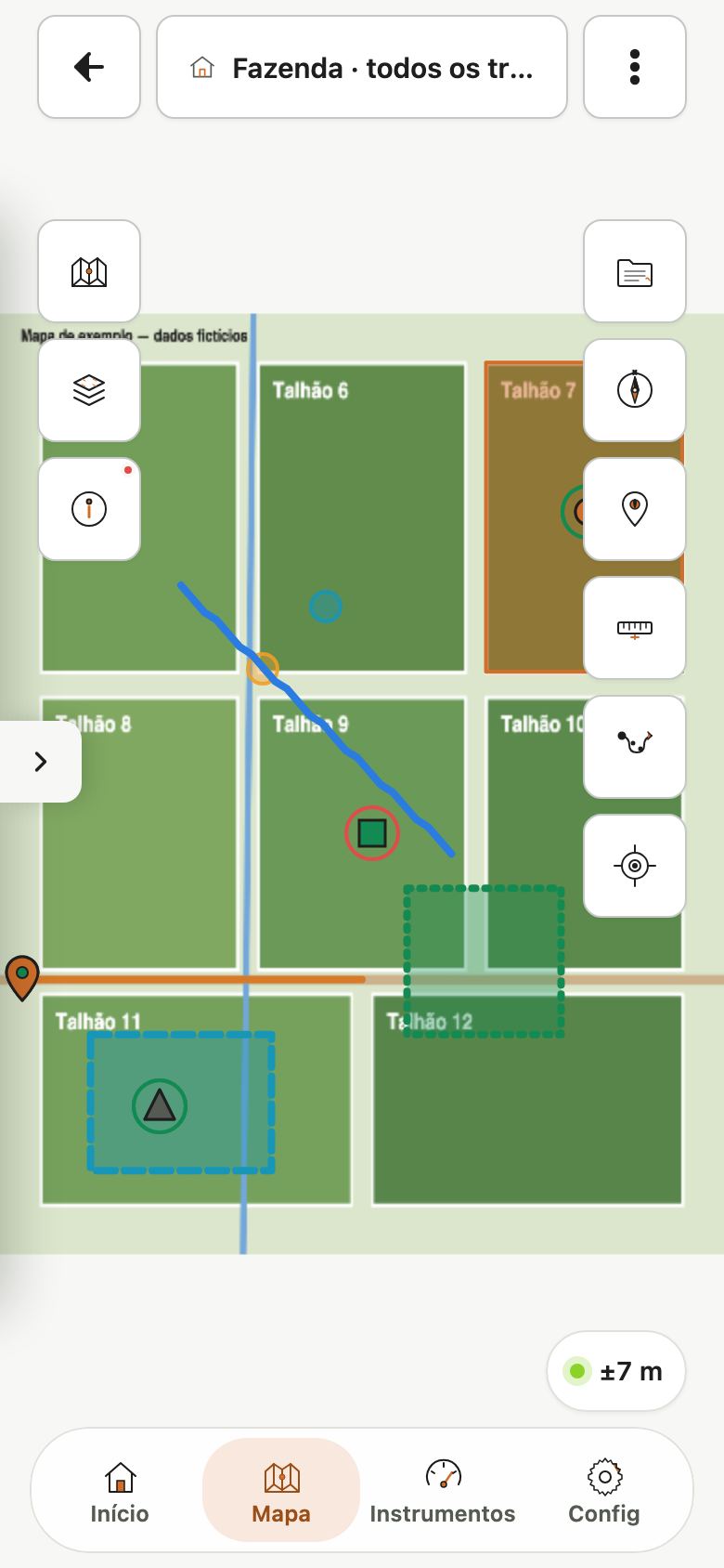 Mapa com um trajeto desenhado e o botão de trajeto na lateral direita.