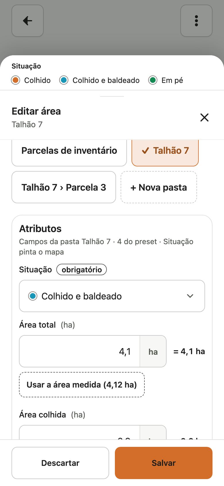 Folha Editar área rolada, com a seção Atributos: Situação Colhido e baldeado, Área total com o botão Usar a área medida e Área colhida.